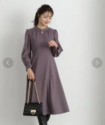 프로포션 바디 드레싱 넥 포인트 플레어 원피스 차콜