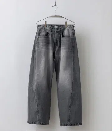 VINTAGE WASHED CURVED DENIM