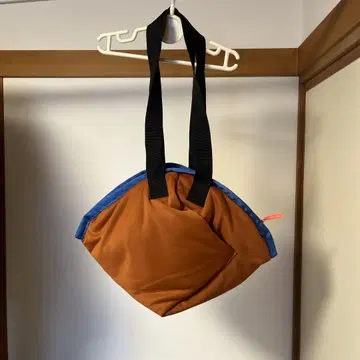 mercibeaucoup. 숄더백 브라운/블루