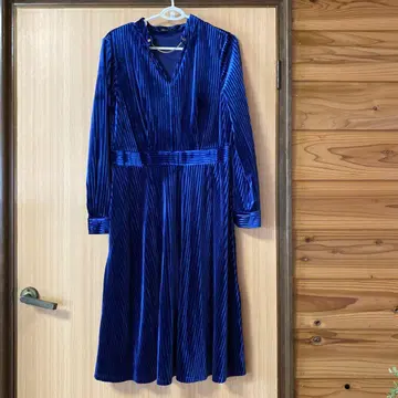 다크 블루 스트라이프 벨벳 원피스