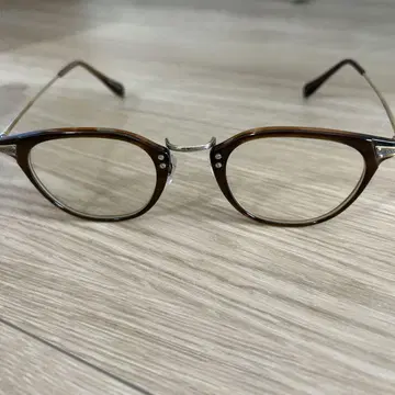 OLIVER PEOPLES 브라운 라운드 안경 케이스 포함
