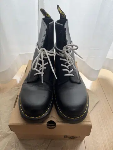 닥터마틴 8홀 27cm UK8