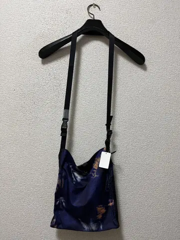 할로코모디티 나일론 스텝 숄더백 / 타이다이 염색 네이비 x 블랙