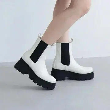 새상품 22.5cm EVOL 2단 통굽 사이드 고어 부츠 아이보리 콤비