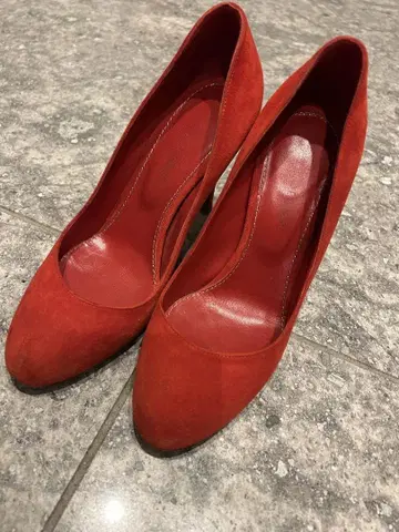 세르지오로시 새상품급 레드 스웨이드 스틸레토 하이힐 34사이즈