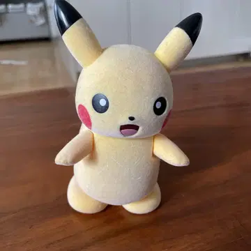 걷는 피카츄 인형