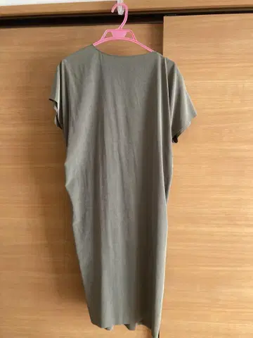 올리브 그린 반팔 롱 원피스