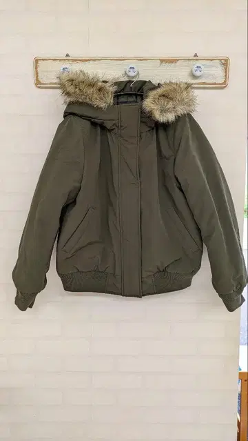 유니클로 카키 논퀼트 다운 자켓