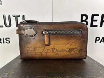 거의 새상품 28만 BERLUTI 티리 와 가죽 올인원 클러치백