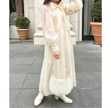 보타이 부착 원피스