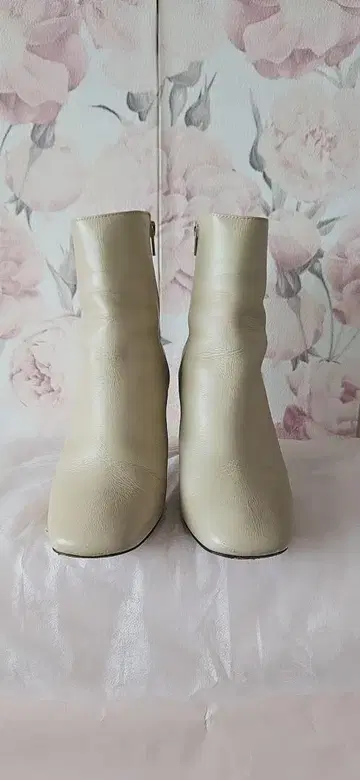 [ TOMORROWLAND ] size 25 라이트 베이지 숏부츠