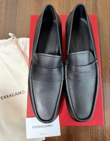 FERRAGAMO 블랙 가죽 로퍼 9.5