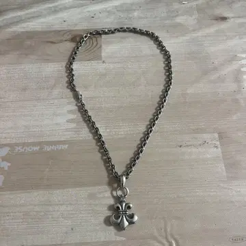 실버 플뢰르 드 리스 목걸이