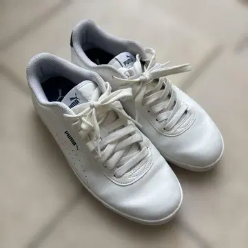 PUMA 소프트 폼 화이트 스니커즈