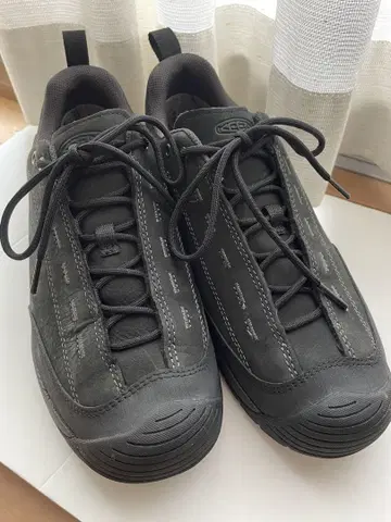 KEEN 27.0cm 새상품급