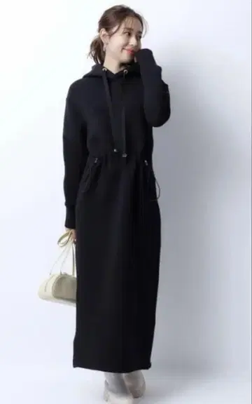 블랙 후드 부착 롱 원피스