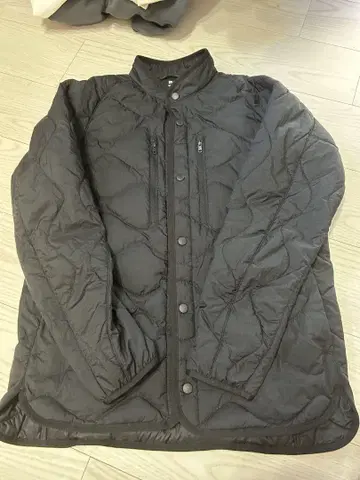 UNIQLO 화이트 마운티니어링 다운 자켓