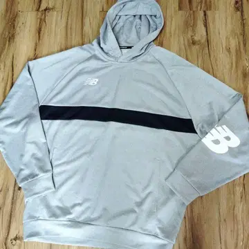 New Balance 그레이 후드 부착 후드티