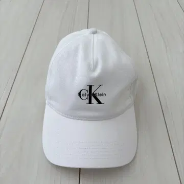 Calvin Klein 화이트 캡