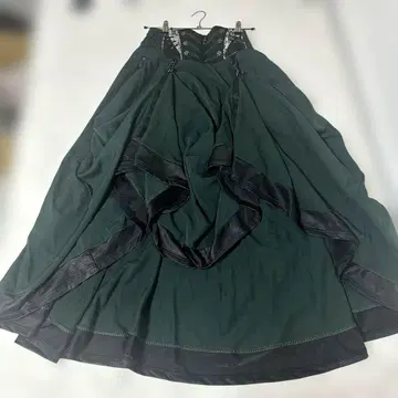 오즈 오네스트 다크 그린 플레어 스커트