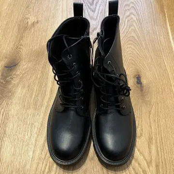 GU 블랙 레이스업 부츠 L