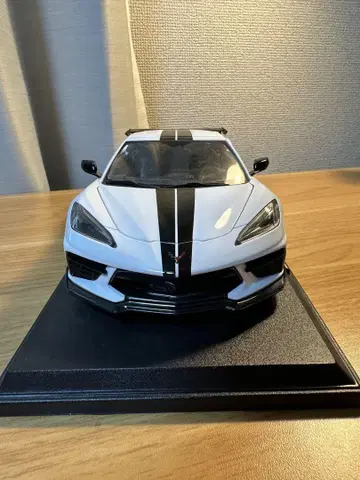 Maisto 2020 콜벳 스팅레이 C8 1/18 화이트