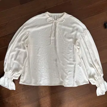 유나이티드 애로우즈 리본 포함 긴팔 블라우스 프릴
