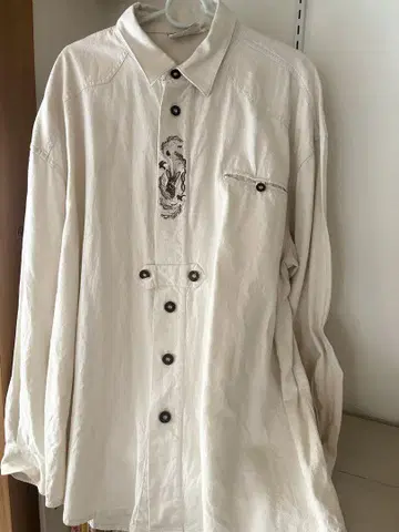 아이보리 긴팔 셔츠 치로리안 셔츠