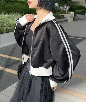 PAGEBOY 라메 라인 숏 트랙 자켓