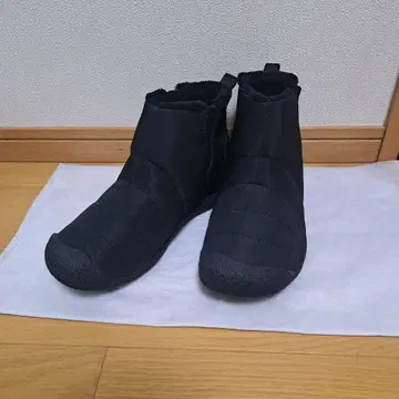 KEEN 미사용 하우저 미드 부츠 24cm [방한 부츠 여성용]