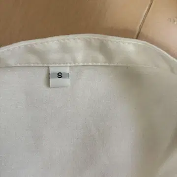 화이트 반팔 셔츠 S 사이즈