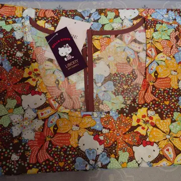 Hello Kitty 리버티 등받이 에이프런