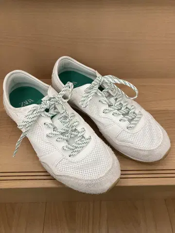 ZARA 대비 스니커즈