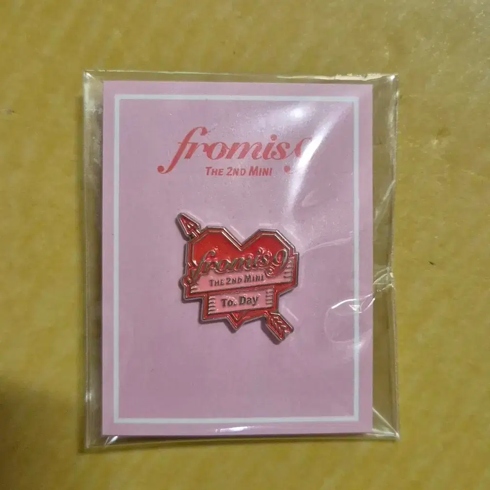FROMIS_9 | 프로미스나인 Fromis_9 To.Day Badge on Bunjang Global Site.