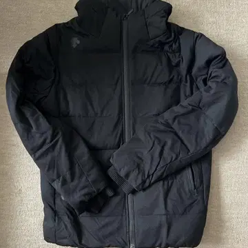 DESCENTE 블랙 다운 자켓