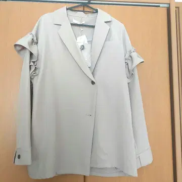 주멜로 비대칭 프릴 자켓 베이지 미사용 새상품 택 포함