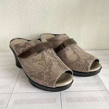 AKAISHI 브라운 오픈토 샌들 통굽힐