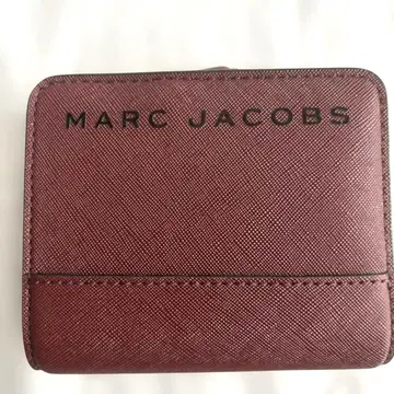 MARC JACOBS 버건디 접이식 지갑
