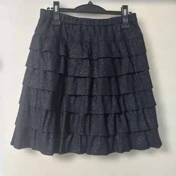잉게보그 라메 믹스 블랙 컬러 프릴 스커트