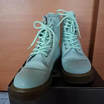 [컨디션 최상 단종 컬러] Dr. Martens 민트 그린 8홀 부츠