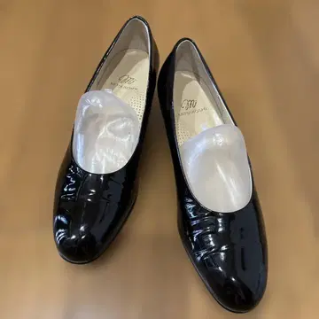 에나멜 블랙 펌프스 23 미츠코시