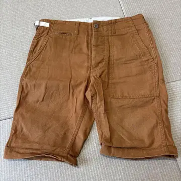 브라운 숏팬츠 사이드 포켓 포함