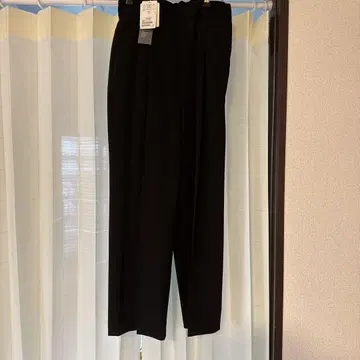새상품 테이퍼드 팬츠 블랙