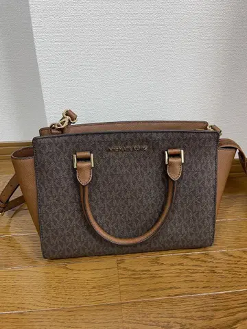 MICHAEL KORS 브라운 숄더백