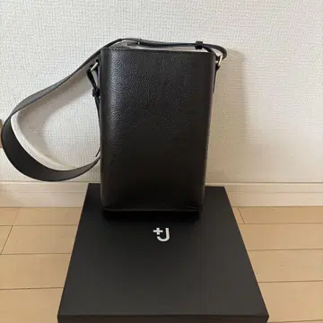 새상품급 유니클로 +J 질 샌더 블랙 가죽 숄더백