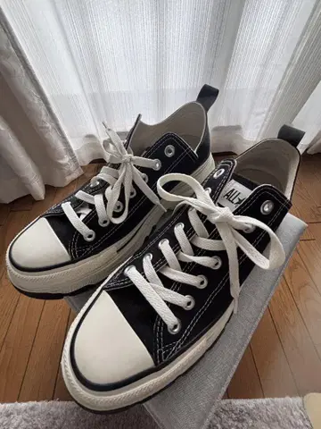 CONVERSE 블랙/화이트 스니커즈