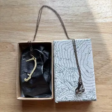 mauve 피켈 목걸이