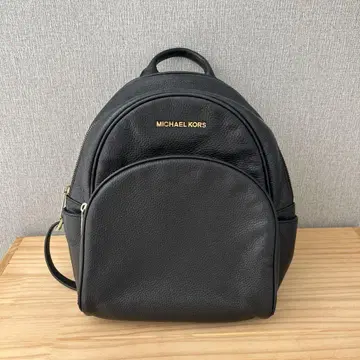 MICHAEL KORS 블랙 백팩