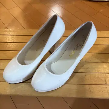 화이트 펌프스