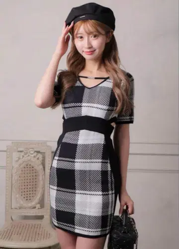 립서비스 체크 자카드 컷아웃 원피스 블랙